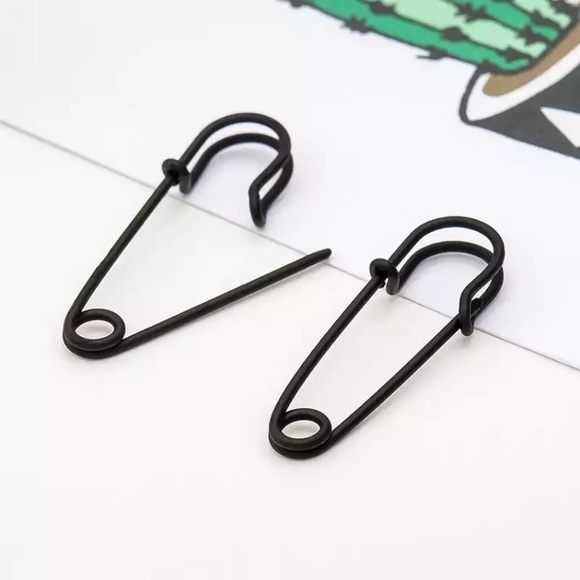 Jewelry - New!🧷 Unisex Safety pin earrings
